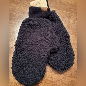 C.C. Black Fuzzy Lined Gloves